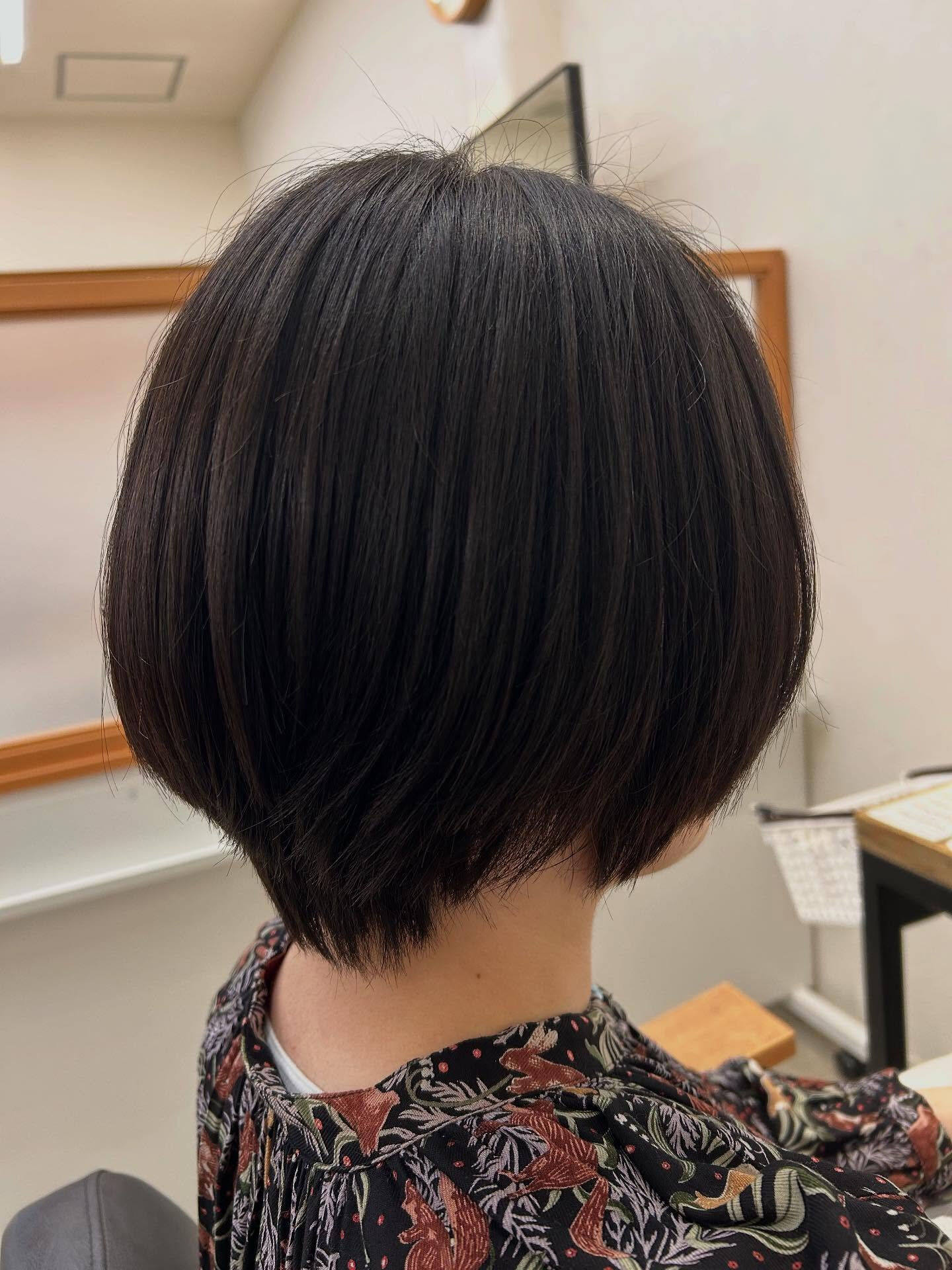 夏は首が焼けるから長さを残す方も多いですが、